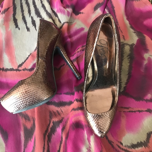 FERGIE Bronze Platform Heels NWT! - Picture 2 of 8